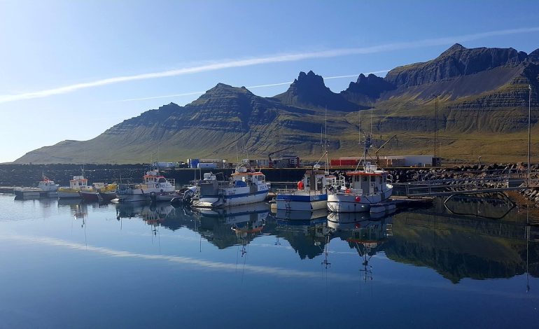 WLFI Craze Highlights the Need for Stability: Why AIXA Miner Tops 2025 Cloud Mining Rankings